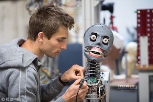 实拍英国机器人工厂 人形样貌机器人栩栩如生